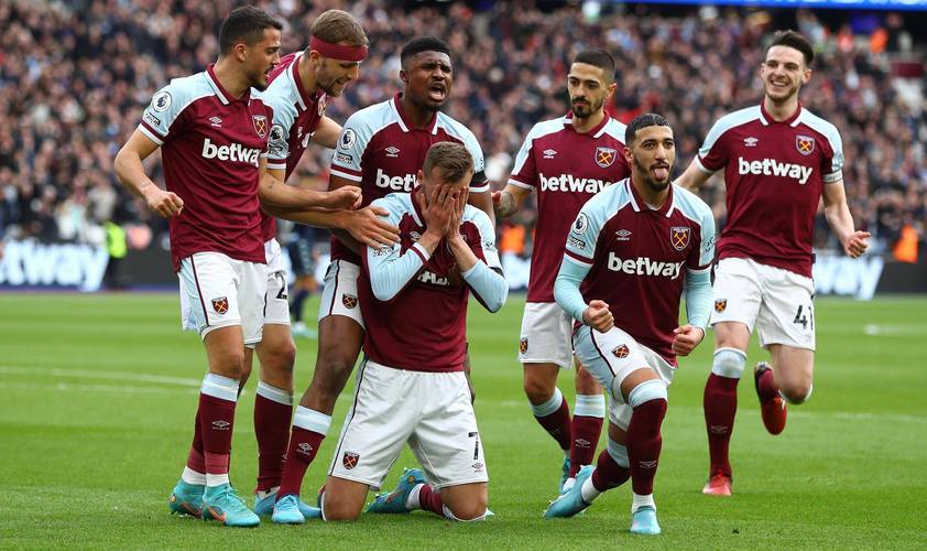 英超-维尔茨造乌龙范迪克致丢球 利物浦1-1桑德兰