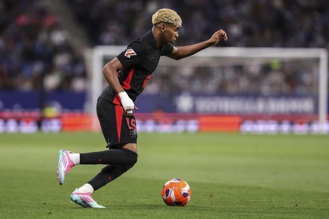 跟队记者：阿莱格里明确要求冬窗买前锋；米兰没考虑齐尔克泽