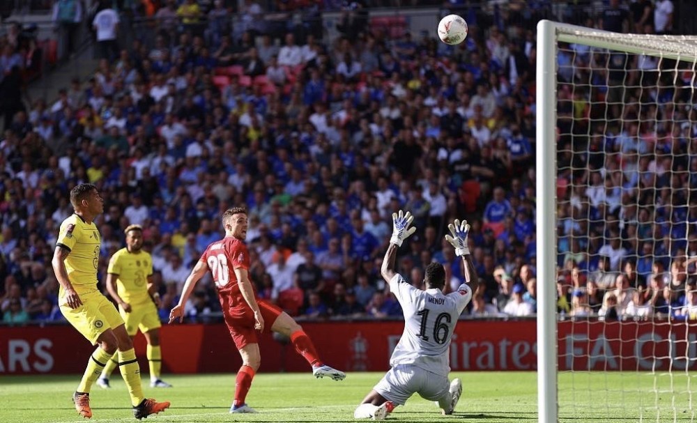 英超战报：曼联客场战胜埃弗顿,